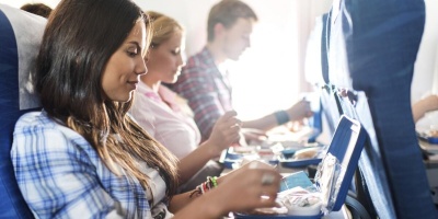 Uçakta yenilen yemeklerin tadı neden farklı?