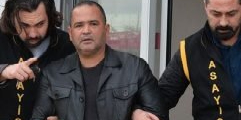 2 Sokak Köpeğini Vurdu