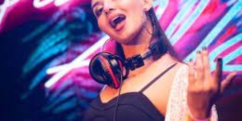 24 Ocak Gaziantep Pınar Alkan 2000'lar Türkçe Pop Partisi