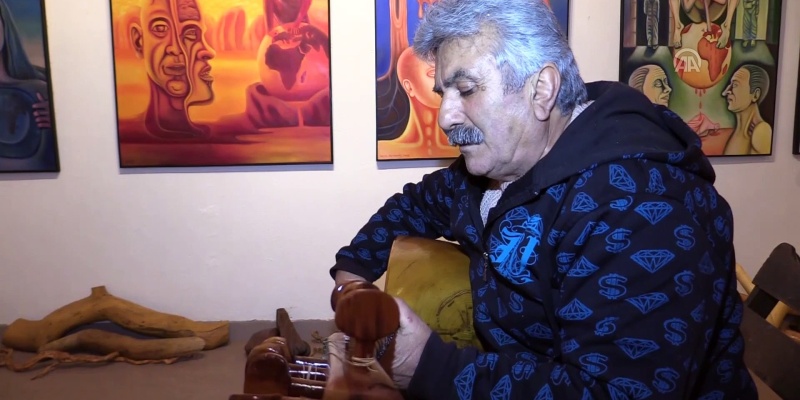 Yalnızlığına Ortak Oldu…